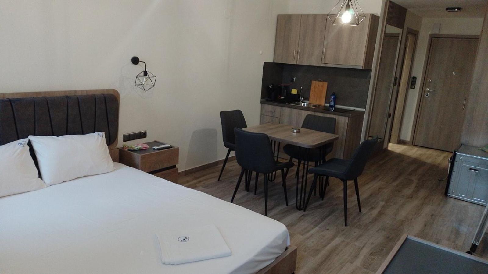 Blue Wave Luxury Suites Nea Iraklitsa Szoba fotó